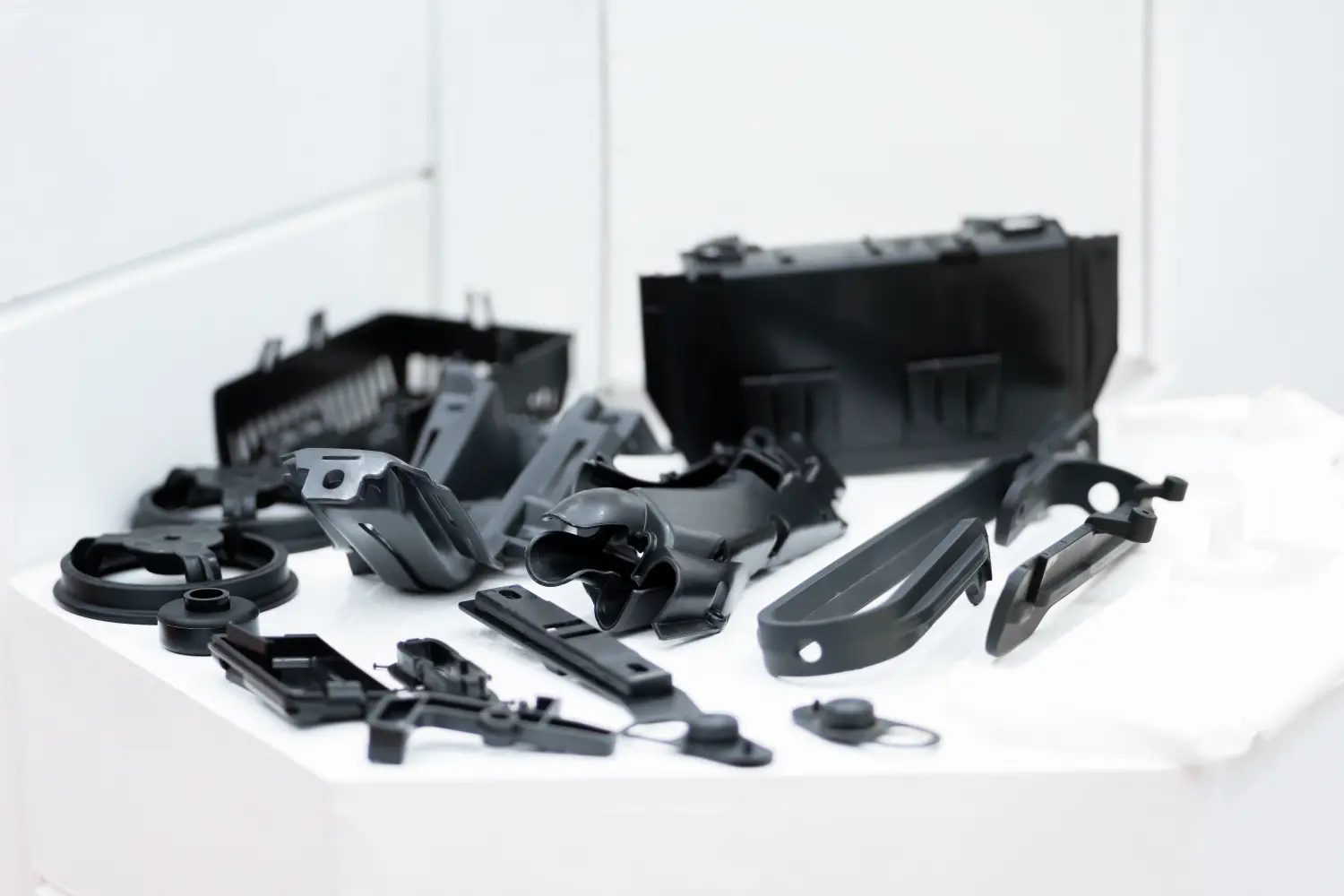 Nimius Plastics - Kunststoff- und Gummiteile für die Automobilindustrie, hergestellt durch hochpräzises Spritzgießen in der Fabrik.